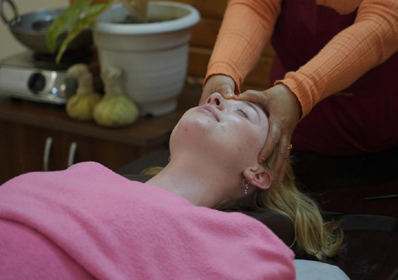 Panchakarma Retreat - Earth Roots Ayurveda Villa ริชิเคช ภายนอก รูปภาพ